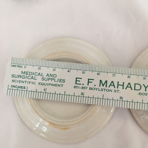 Vintage creamers and saucers - Picture 4 of 5